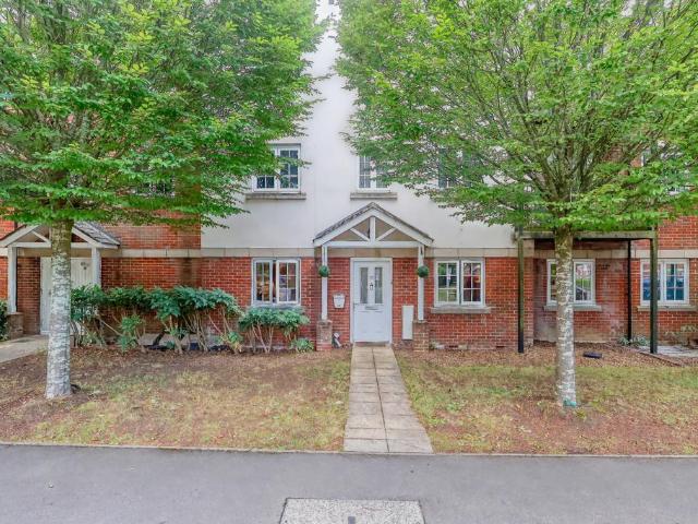 Flat for sale in Totteridge, Buckinghamshire