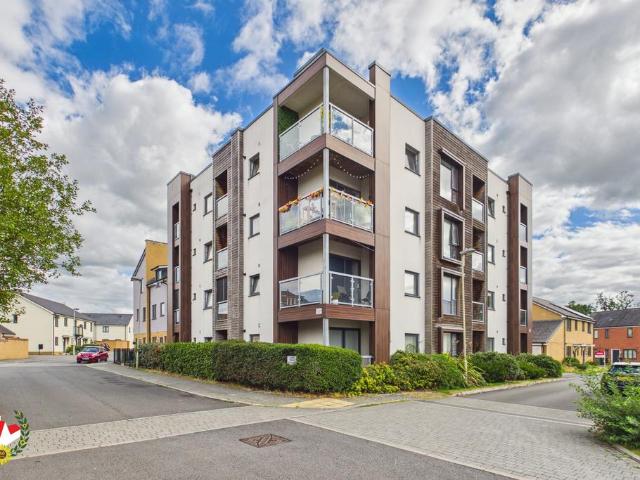 Flat for sale in Hunts Grove, Stroud