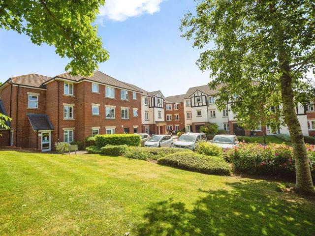 Flat for sale in Bourne Vale, Kent