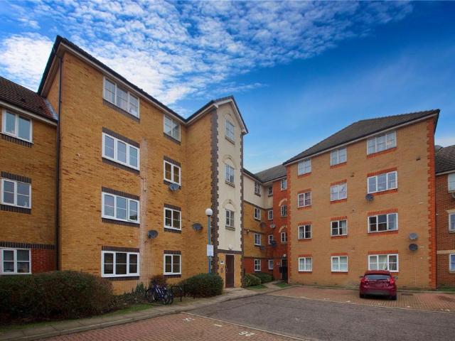 Flat for sale in Scrattons Farm, Greater London