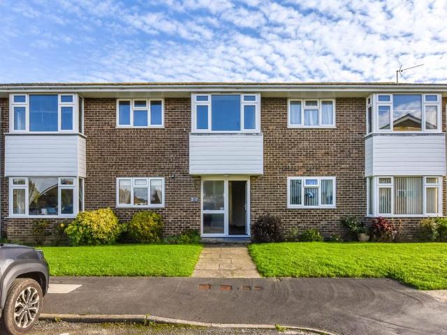 Flat for sale in Littlecote, West Sussex