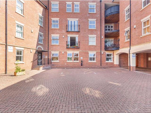 Flat for sale in Diglis, Worcestershire