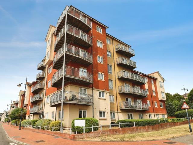 Flat for sale in Barry Island, Barry