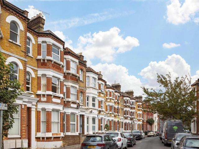Flat for sale in Myatt's Fields, Greater London