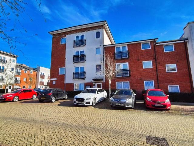 Flat for sale in Key Street, Suffolk