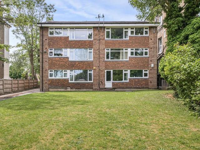 Flat for sale in London Borough of Croydon, South Norwood