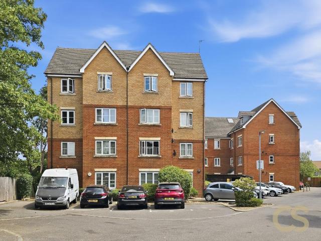 Flat for sale in Broxbourne, Hertfordshire