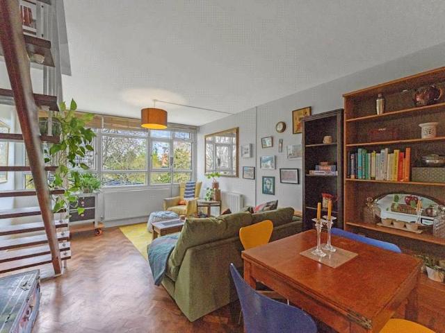 Flat for sale in Putney, Greater London