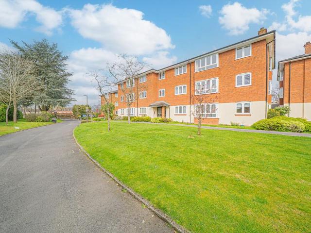 Flat for sale in Elmdon, West Midlands
