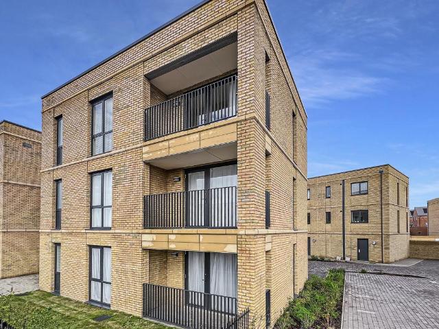 Flat for sale in Arbury, Cambridgeshire