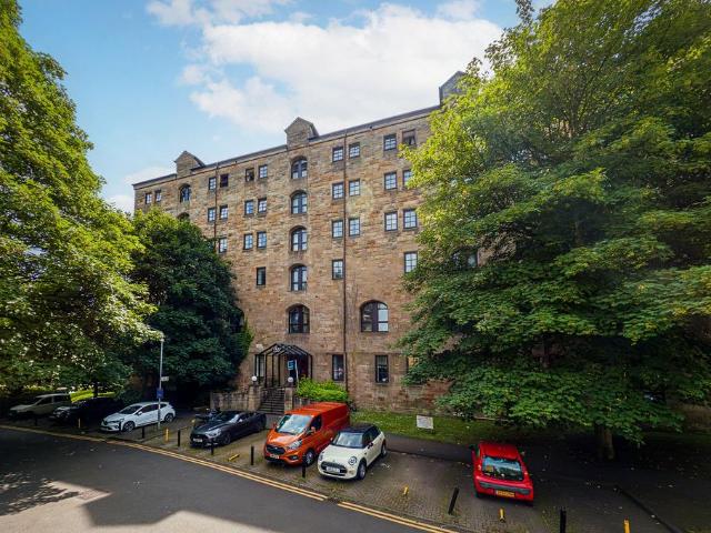 Flat for sale in Merchant City, Scotland