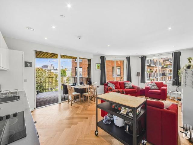 Flat for sale in Bromley-by-Bow, Poplar Grove