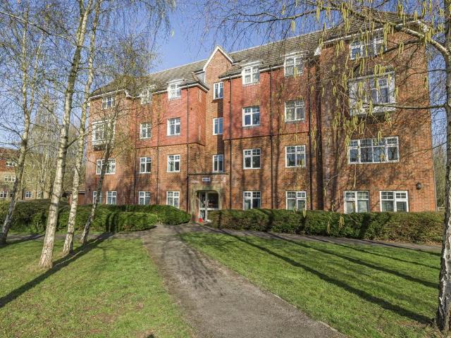 Flat for sale in Mapledurwell, Priest Down