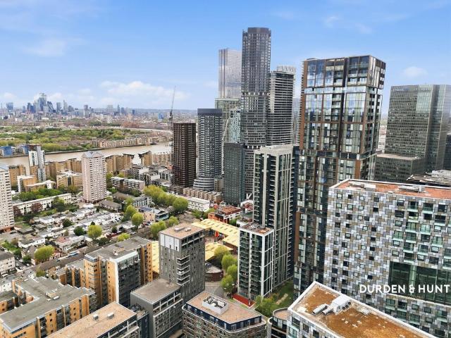 Flat for sale in Limehouse, Greater London