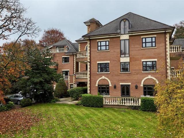 Flat for sale in Altrincham, Trafford
