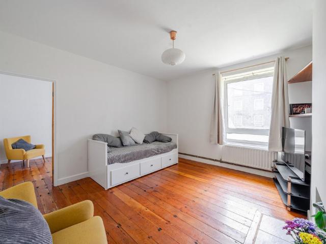 Flat for sale in Camberwell, Greater London
