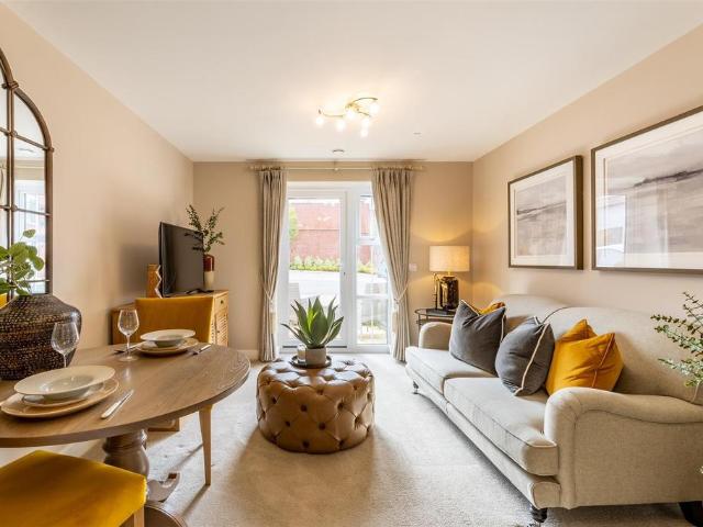 Flat for sale in Alderminster, Warwickshire