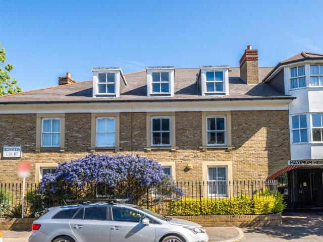 Flat for sale in London Borough of Lewisham, New Cross