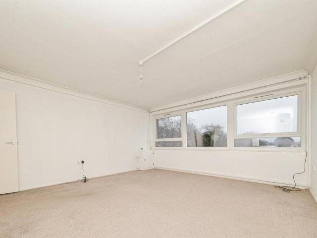Flat for sale in Sudbury, Chelmondiston