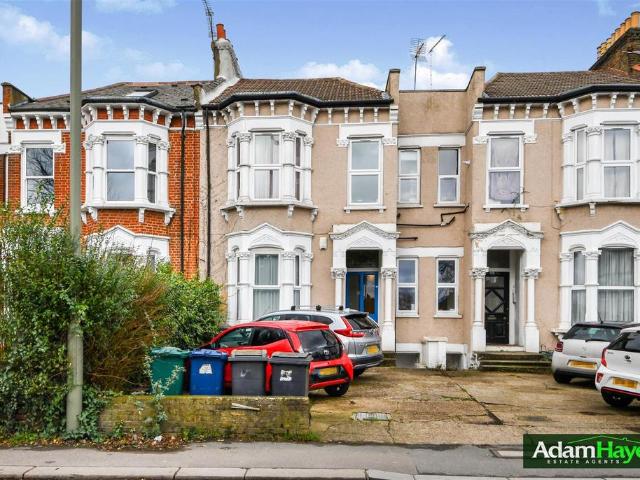 Flat for sale in Finchley, Isle Of Man