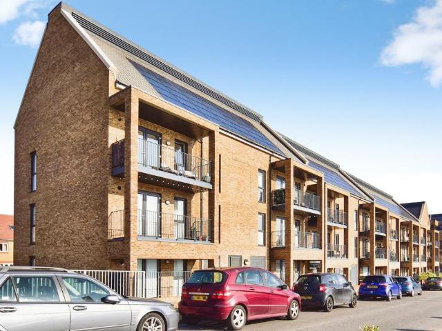 Flat for sale in Strood