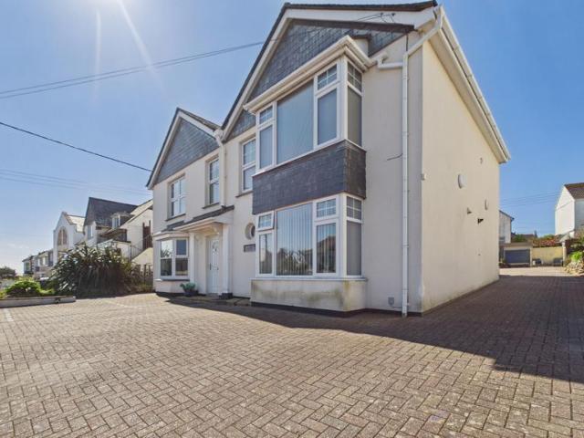 Flat for sale in Penbeagle, Cornwall