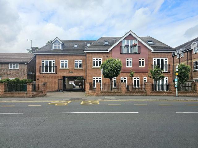 Flat for sale in Horsell, Woking