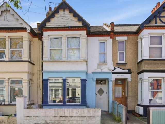 Flat for sale in Milton, Alton Barnes
