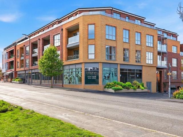 Flat for sale in Chigwell, Epping