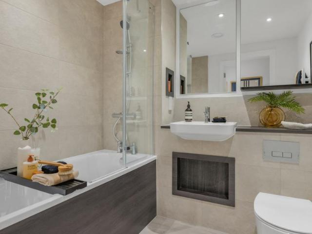 Flat for sale in Greenwich Peninsula, Greater London