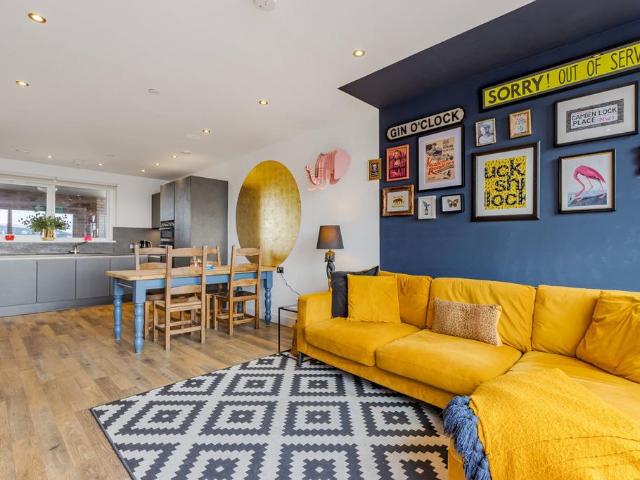 Flat for sale in Leyton, Greater London