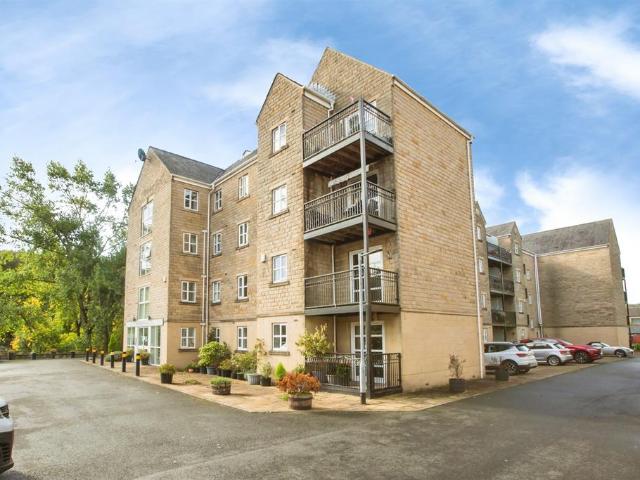 Flat for sale in Sowerby Bridge, Calderdale