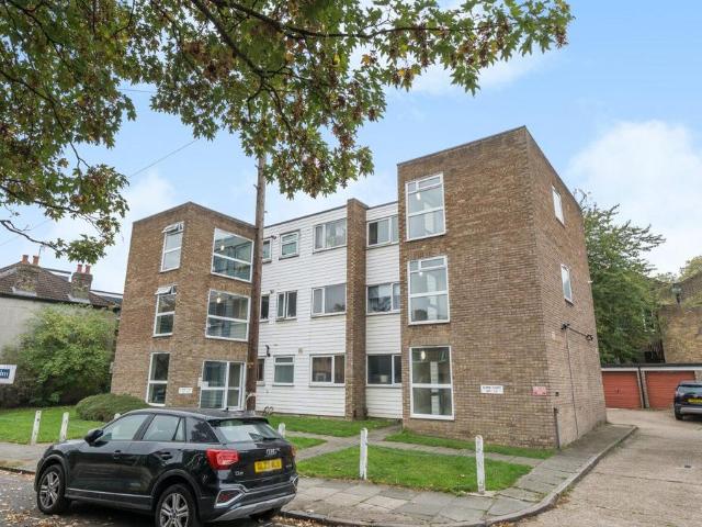 Flat for sale in London Borough of Lewisham, Blackheath