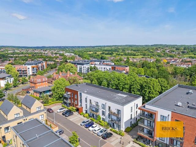 Flat for sale in Harold Wood, Greater London