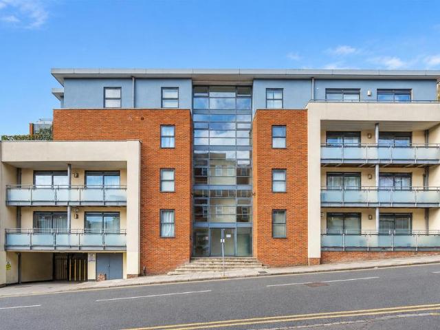 Flat for sale in High Wycombe Community Board, High Wycombe
