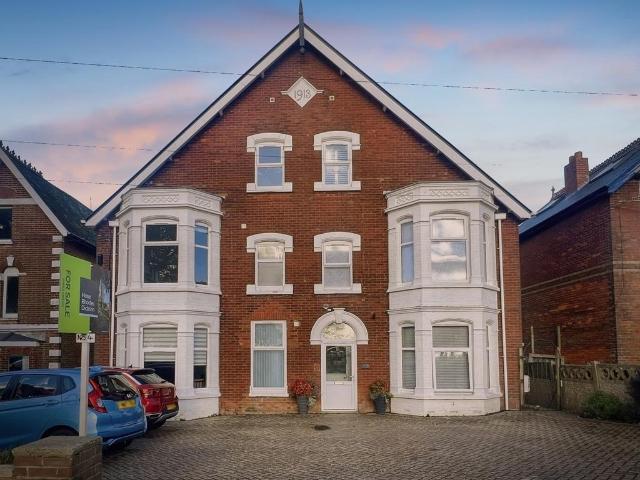 Flat for sale in East Cowes, Isle Of Wight