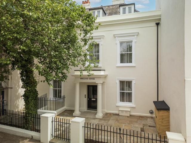 Flat for sale in London Borough of Hounslow, Greater London