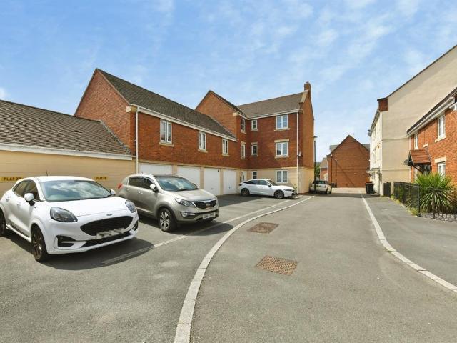 Flat for sale in Swindon