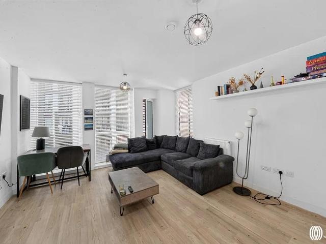 Flat for sale in Stratford Marsh, Greater London
