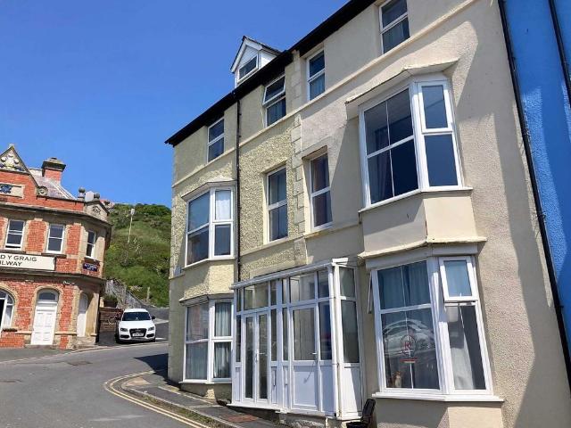 Flat for sale in Waun Fawr, Wales