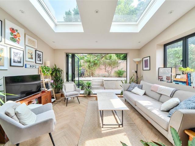 Flat for sale in Ferme Park, Greater London
