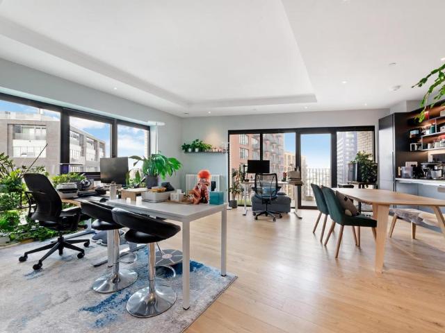 Flat for sale in London City Island, Blackwall