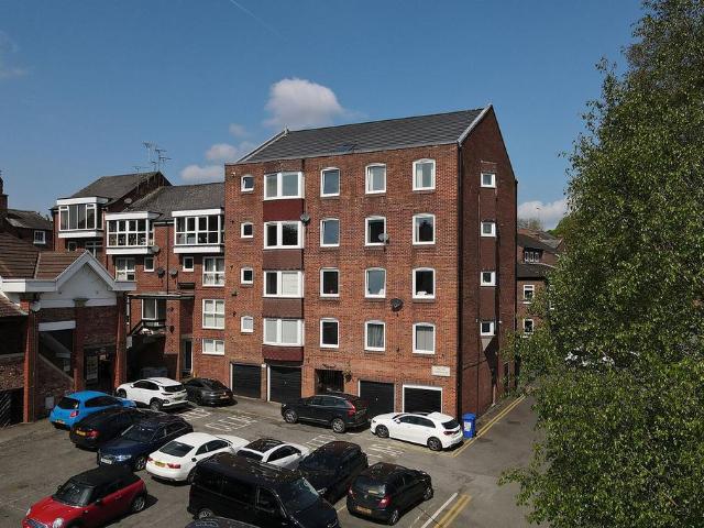 Flat for sale in Knutsford
