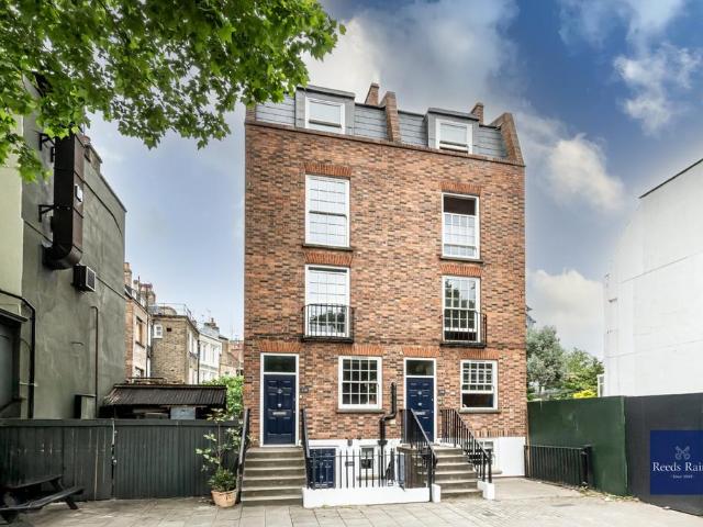 Flat for sale in Elephant and Castle, Greater London