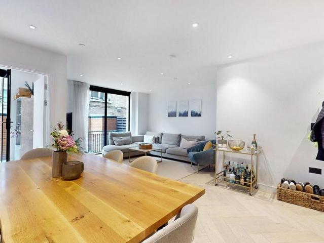 Flat for sale in St. George in the East, Wapping