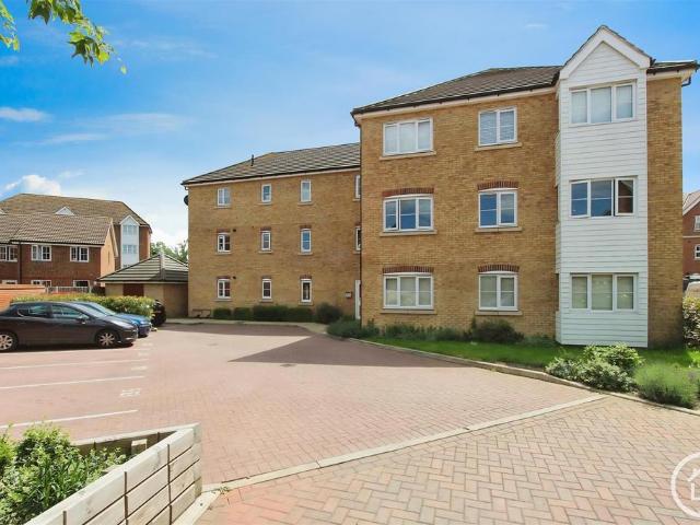 Flat for sale in Oad Street, Kent