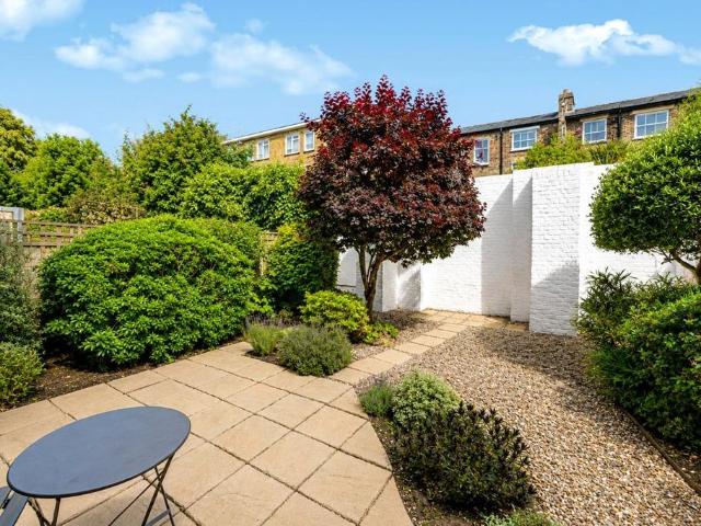Flat for sale in Holloway, Greater London