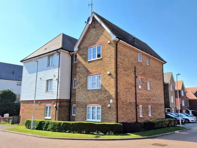 Flat for sale in Acol, Kent