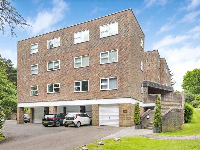 Flat for sale in Radlett, Hertfordshire