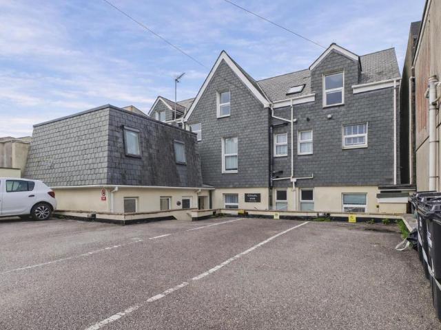 Flat for sale in Newquay, Cornwall